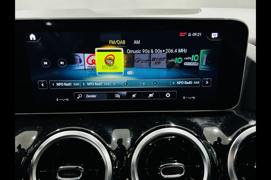 Mercedes-Benz B-Klasse 180 AMG // Trekhaak // Camera // Elek. Achterklep // Carplay // LED Koplampen // Navigatie