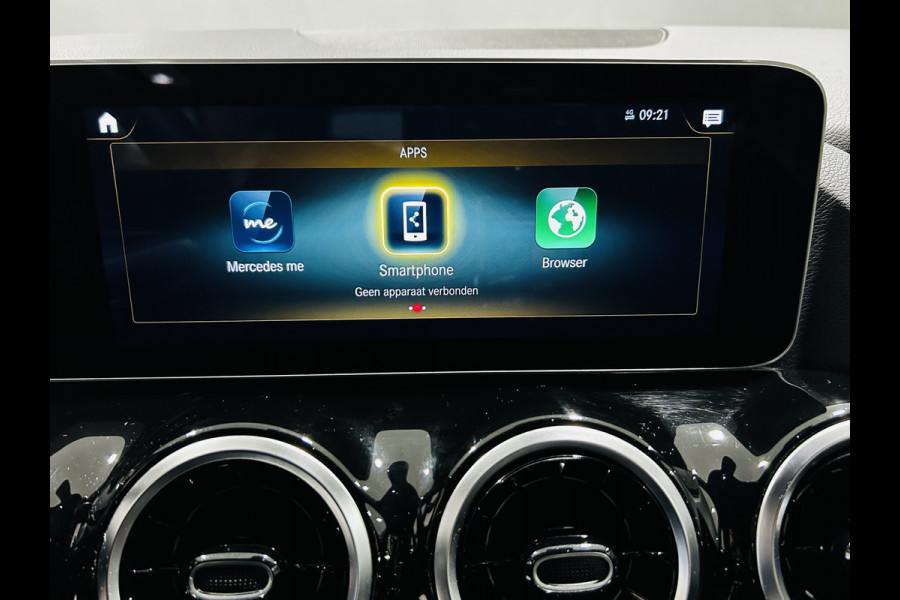 Mercedes-Benz B-Klasse 180 AMG // Trekhaak // Camera // Elek. Achterklep // Carplay // LED Koplampen // Navigatie