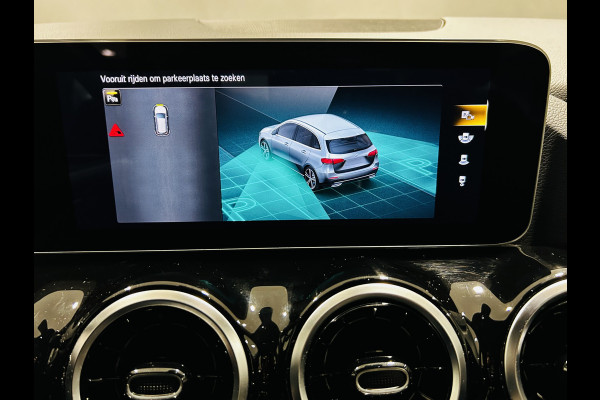 Mercedes-Benz B-Klasse 180 AMG // Trekhaak // Camera // Elek. Achterklep // Carplay // LED Koplampen // Navigatie