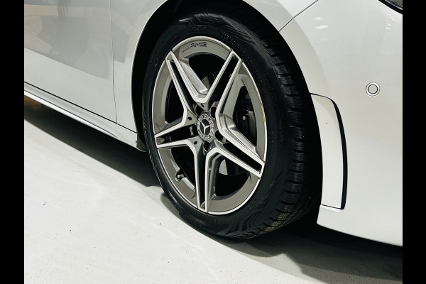 Mercedes-Benz B-Klasse 180 AMG // Trekhaak // Camera // Elek. Achterklep // Carplay // LED Koplampen // Navigatie