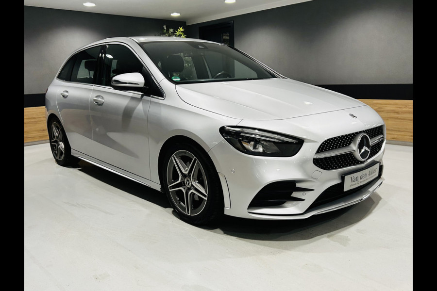 Mercedes-Benz B-Klasse 180 AMG // Trekhaak // Camera // Elek. Achterklep // Carplay // LED Koplampen // Navigatie