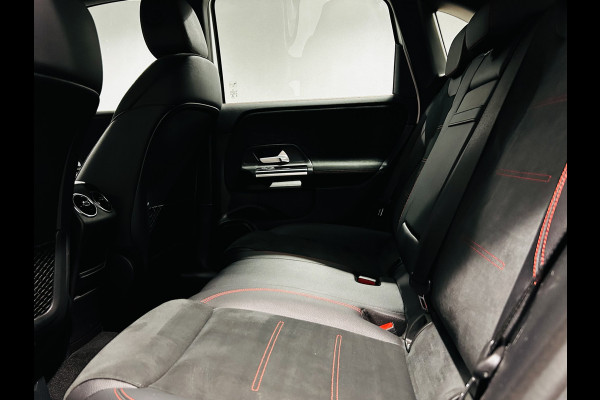 Mercedes-Benz B-Klasse 180 AMG // Trekhaak // Camera // Elek. Achterklep // Carplay // LED Koplampen // Navigatie