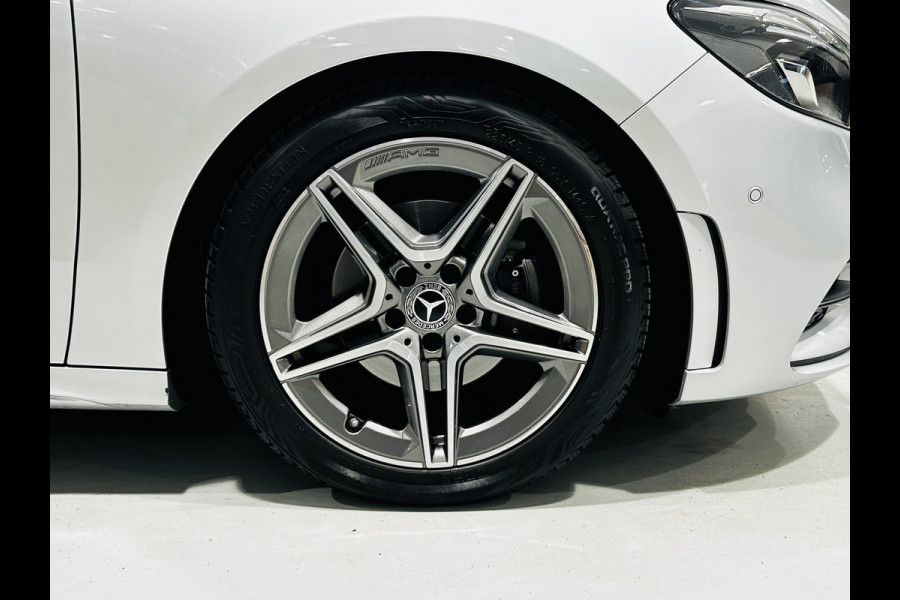 Mercedes-Benz B-Klasse 180 AMG // Trekhaak // Camera // Elek. Achterklep // Carplay // LED Koplampen // Navigatie