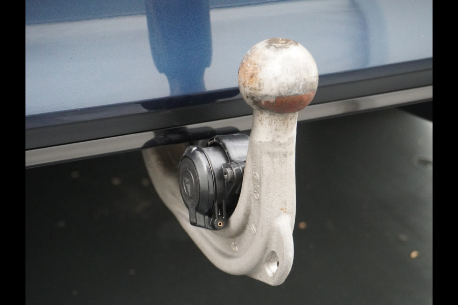 Mercedes-Benz A-Klasse 250e AMG // Panoramadak // Memory // Trekhaak // Keyless // Carplay // Sfeerverlichting // MultiBeam LED // Night Pakket // Augm