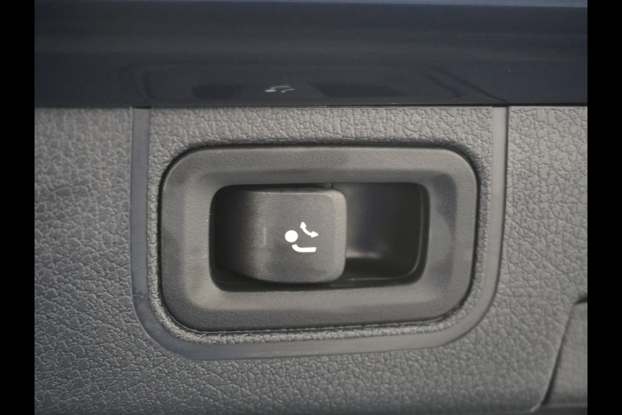 Mercedes-Benz A-Klasse 250e AMG // Panoramadak // Memory // Trekhaak // Keyless // Carplay // Sfeerverlichting // MultiBeam LED // Night Pakket // Augm