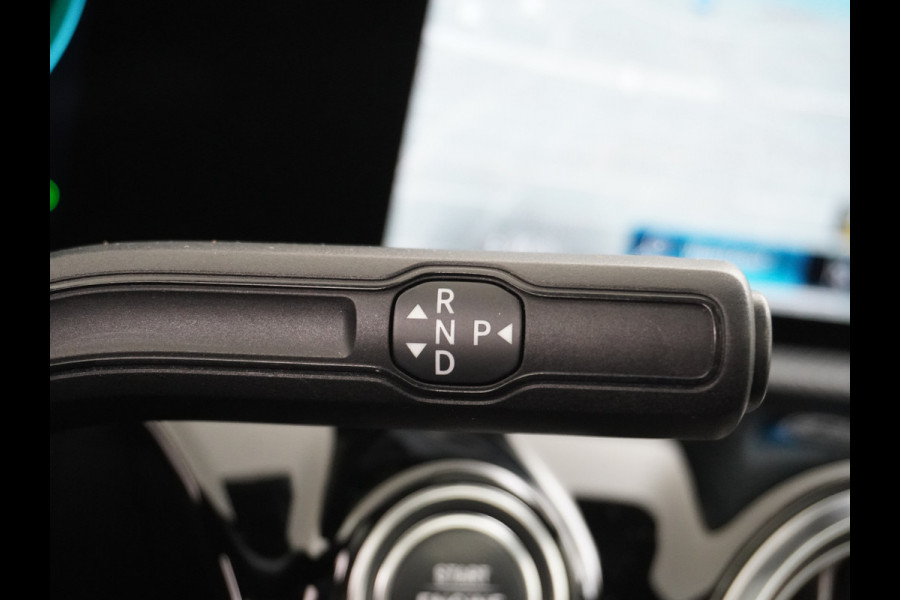 Mercedes-Benz A-Klasse 250e AMG // Panoramadak // Memory // Trekhaak // Keyless // Carplay // Sfeerverlichting // MultiBeam LED // Night Pakket // Augm