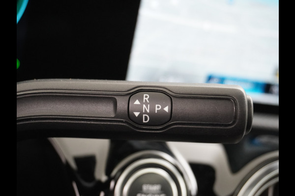Mercedes-Benz A-Klasse 250e AMG // Panoramadak // Memory // Trekhaak // Keyless // Carplay // Sfeerverlichting // MultiBeam LED // Night Pakket // Augm