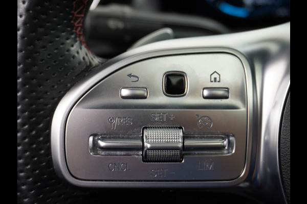 Mercedes-Benz A-Klasse 250e AMG // Panoramadak // Memory // Trekhaak // Keyless // Carplay // Sfeerverlichting // MultiBeam LED // Night Pakket // Augm