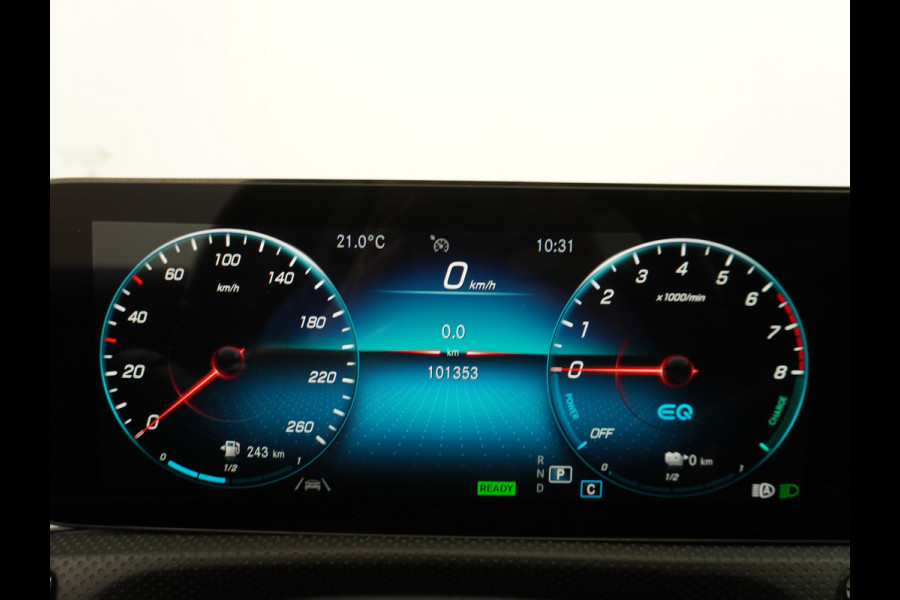 Mercedes-Benz A-Klasse 250e AMG // Panoramadak // Memory // Trekhaak // Keyless // Carplay // Sfeerverlichting // MultiBeam LED // Night Pakket // Augm