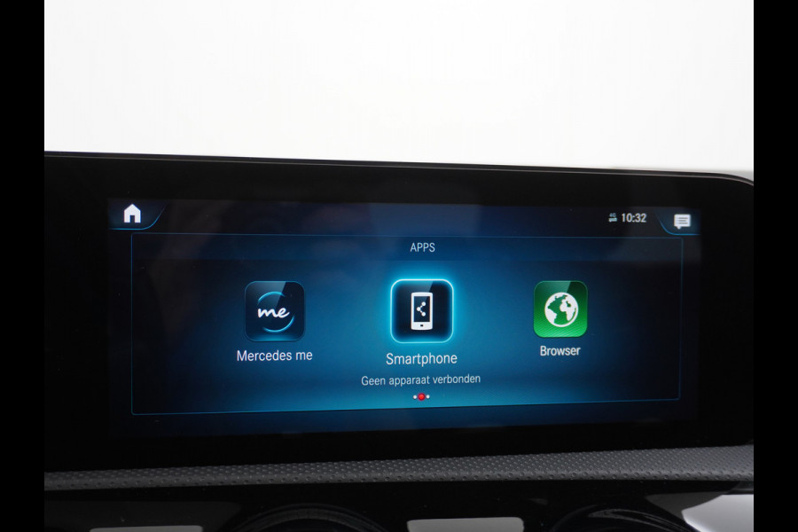 Mercedes-Benz A-Klasse 250e AMG // Panoramadak // Memory // Trekhaak // Keyless // Carplay // Sfeerverlichting // MultiBeam LED // Night Pakket // Augm