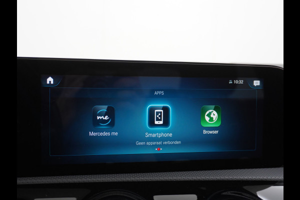 Mercedes-Benz A-Klasse 250e AMG // Panoramadak // Memory // Trekhaak // Keyless // Carplay // Sfeerverlichting // MultiBeam LED // Night Pakket // Augm