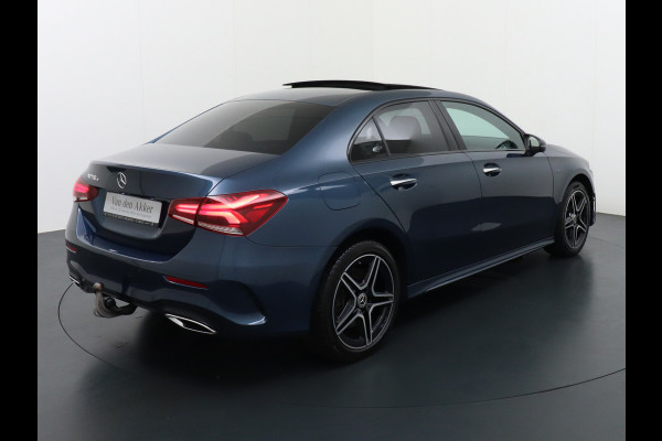Mercedes-Benz A-Klasse 250e AMG // Panoramadak // Memory // Trekhaak // Keyless // Carplay // Sfeerverlichting // MultiBeam LED // Night Pakket // Augm