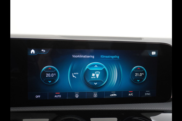 Mercedes-Benz A-Klasse 250e AMG // Panoramadak // Memory // Trekhaak // Keyless // Carplay // Sfeerverlichting // MultiBeam LED // Night Pakket // Augm
