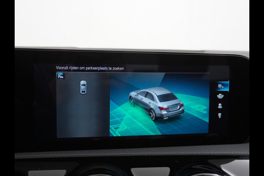 Mercedes-Benz A-Klasse 250e AMG // Panoramadak // Memory // Trekhaak // Keyless // Carplay // Sfeerverlichting // MultiBeam LED // Night Pakket // Augm