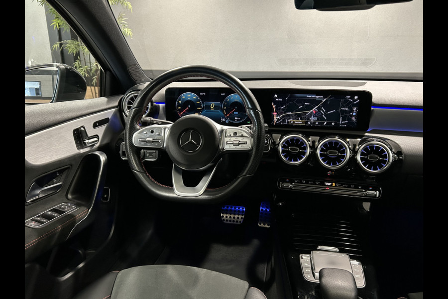 Mercedes-Benz A-Klasse 250e AMG// Panoramadak // Memory // MultiBeam LED // Keyless // Magno Grijs // Augmented