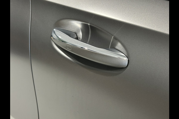 Mercedes-Benz A-Klasse 250e AMG// Panoramadak // Memory // MultiBeam LED // Keyless // Magno Grijs // Augmented