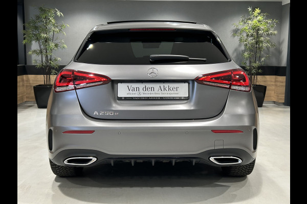 Mercedes-Benz A-Klasse 250e AMG// Panoramadak // Memory // MultiBeam LED // Keyless // Magno Grijs // Augmented