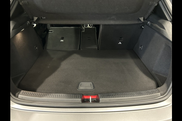 Mercedes-Benz A-Klasse 250e AMG// Panoramadak // Memory // MultiBeam LED // Keyless // Magno Grijs // Augmented