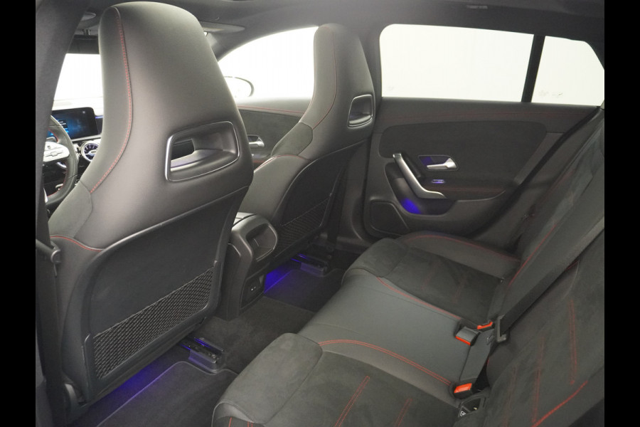 Mercedes-Benz CLA-Klasse Shooting Brake 200 AMG // Panoramadak // Sfeerverlichting // Privacy Glas // 19" Velgen // Carplay // Augmented Reality