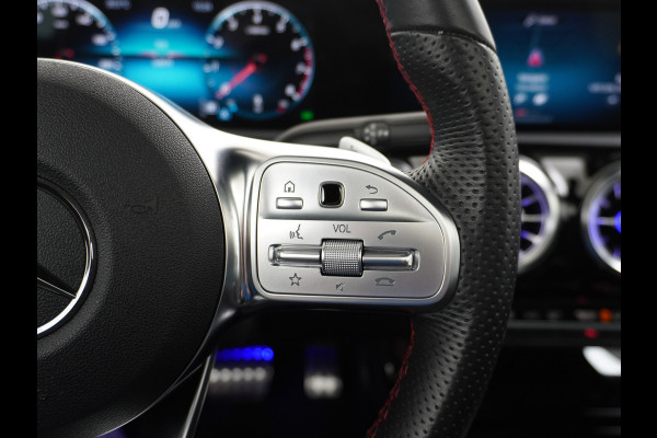 Mercedes-Benz CLA-Klasse Shooting Brake 200 AMG // Panoramadak // Sfeerverlichting // Privacy Glas // 19" Velgen // Carplay // Augmented Reality