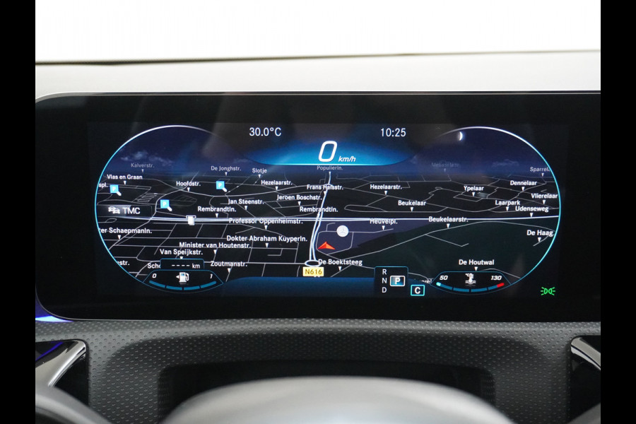 Mercedes-Benz CLA-Klasse Shooting Brake 200 AMG // Panoramadak // Sfeerverlichting // Privacy Glas // 19" Velgen // Carplay // Augmented Reality