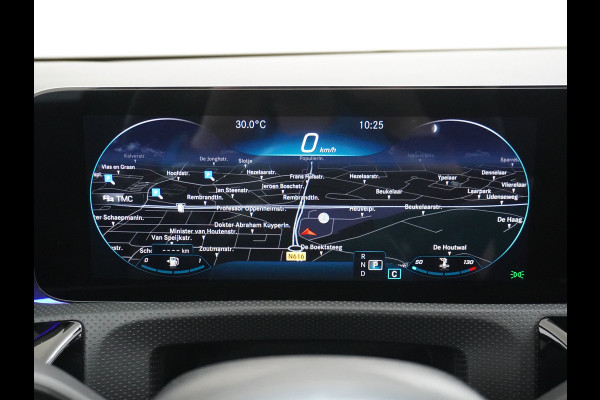 Mercedes-Benz CLA-Klasse Shooting Brake 200 AMG // Panoramadak // Sfeerverlichting // Privacy Glas // 19" Velgen // Carplay // Augmented Reality