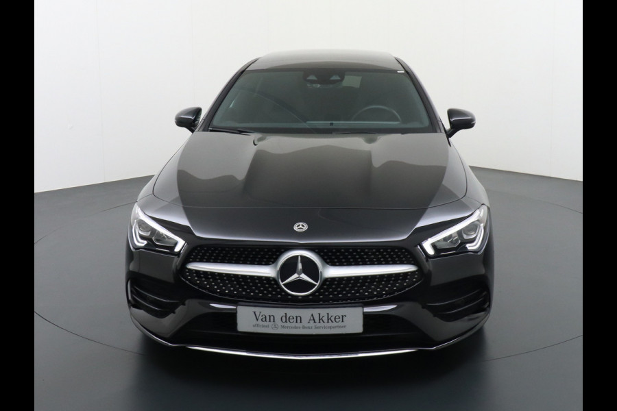 Mercedes-Benz CLA-Klasse Shooting Brake 200 AMG // Panoramadak // Sfeerverlichting // Privacy Glas // 19" Velgen // Carplay // Augmented Reality