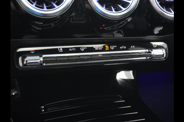 Mercedes-Benz CLA-Klasse Shooting Brake 200 AMG // Panoramadak // Sfeerverlichting // Privacy Glas // 19" Velgen // Carplay // Augmented Reality