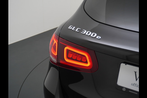 Mercedes-Benz GLC 300e AMG 4Matic // Panoramadak // Burmester // 360 Camera // Keyless // Carbon // Sfeerverlichting // Carplay