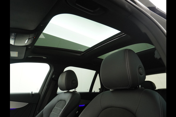 Mercedes-Benz GLC 300e AMG 4Matic // Panoramadak // Burmester // 360 Camera // Keyless // Carbon // Sfeerverlichting // Carplay