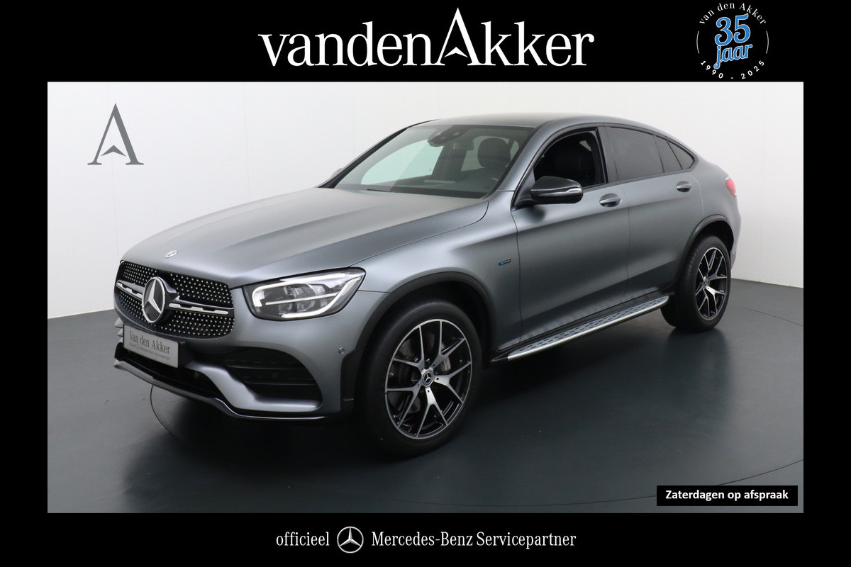 Mercedes-Benz GLC 300e Coupé AMG 4Matic // Burmester / Magno Grijs // 20 inch // Treeplanken // Night pakket