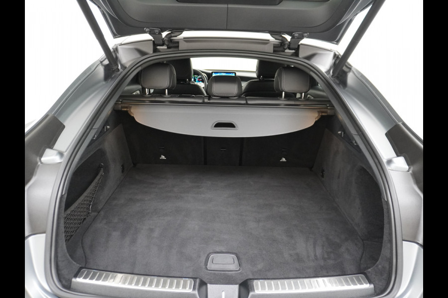Mercedes-Benz GLC 300e Coupé AMG 4Matic // Burmester / Magno Grijs // 20 inch // Treeplanken // Night pakket