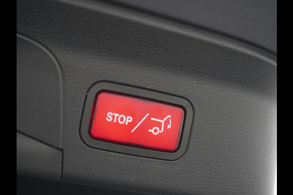 Mercedes-Benz GLC 300e Coupé AMG 4Matic // Burmester / Magno Grijs // 20 inch // Treeplanken // Night pakket