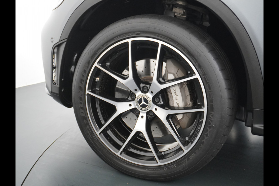 Mercedes-Benz GLC 300e Coupé AMG 4Matic // Burmester / Magno Grijs // 20 inch // Treeplanken // Night pakket