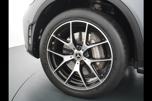 Mercedes-Benz GLC 300e Coupé AMG 4Matic // Burmester / Magno Grijs // 20 inch // Treeplanken // Night pakket