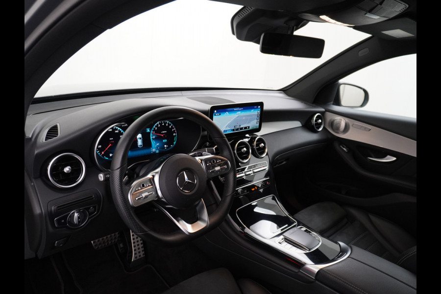 Mercedes-Benz GLC 300e Coupé AMG 4Matic // Burmester / Magno Grijs // 20 inch // Treeplanken // Night pakket