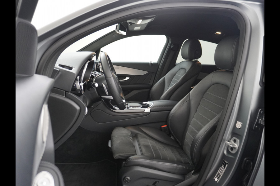 Mercedes-Benz GLC 300e Coupé AMG 4Matic // Burmester / Magno Grijs // 20 inch // Treeplanken // Night pakket