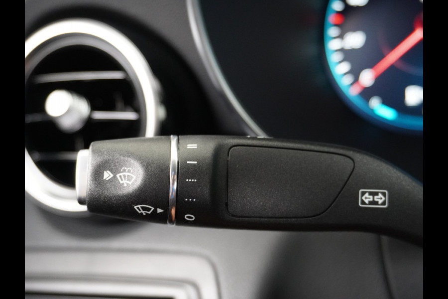 Mercedes-Benz GLC 300e Coupé AMG 4Matic // Burmester / Magno Grijs // 20 inch // Treeplanken // Night pakket