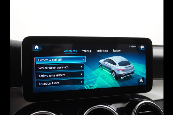 Mercedes-Benz GLC 300e Coupé AMG 4Matic // Burmester / Magno Grijs // 20 inch // Treeplanken // Night pakket