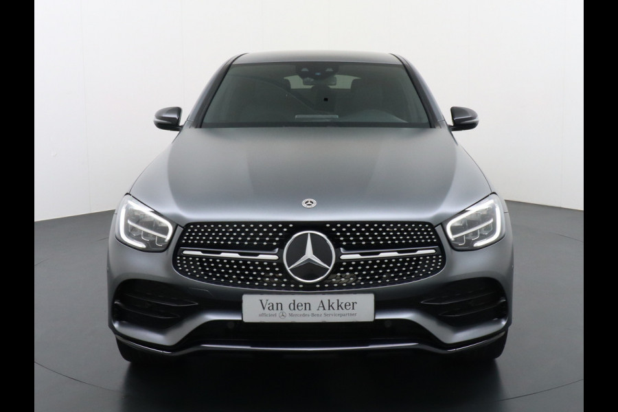 Mercedes-Benz GLC 300e Coupé AMG 4Matic // Burmester / Magno Grijs // 20 inch // Treeplanken // Night pakket