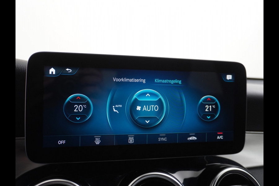 Mercedes-Benz GLC 300e Coupé AMG 4Matic // Burmester / Magno Grijs // 20 inch // Treeplanken // Night pakket
