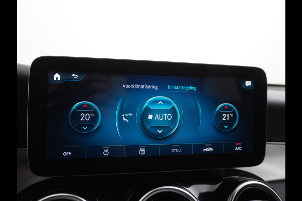 Mercedes-Benz GLC 300e Coupé AMG 4Matic // Burmester / Magno Grijs // 20 inch // Treeplanken // Night pakket