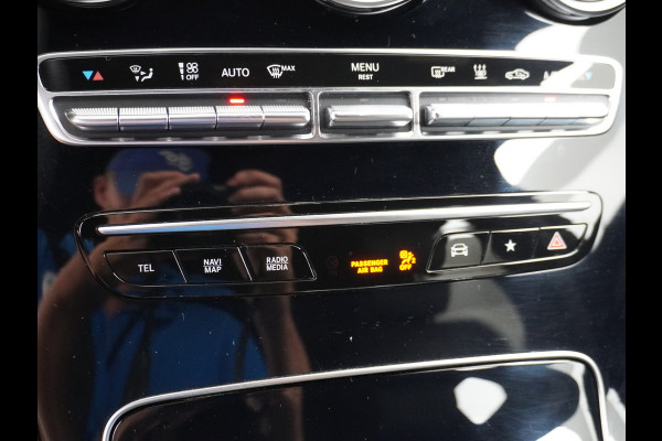 Mercedes-Benz GLC 300e Coupé AMG 4Matic // Burmester / Magno Grijs // 20 inch // Treeplanken // Night pakket