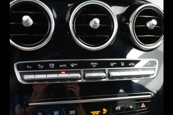 Mercedes-Benz GLC 300e Coupé AMG 4Matic // Burmester / Magno Grijs // 20 inch // Treeplanken // Night pakket