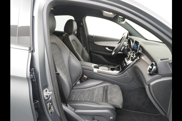 Mercedes-Benz GLC 300e Coupé AMG 4Matic // Burmester / Magno Grijs // 20 inch // Treeplanken // Night pakket