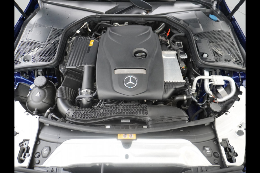 Mercedes-Benz C-Klasse 180 AMG 180 AMG // Panoramadak // MultiBeam LED // Nightpakket // Digitaal Dashbord // Carplay // Sfeerverlichting