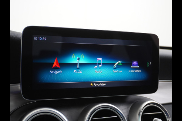 Mercedes-Benz C-Klasse 180 AMG 180 AMG // Panoramadak // MultiBeam LED // Nightpakket // Digitaal Dashbord // Carplay // Sfeerverlichting