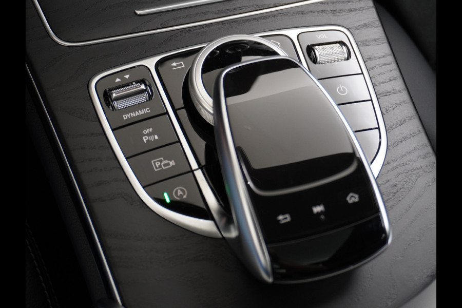 Mercedes-Benz C-Klasse 180 AMG 180 AMG // Panoramadak // MultiBeam LED // Nightpakket // Digitaal Dashbord // Carplay // Sfeerverlichting