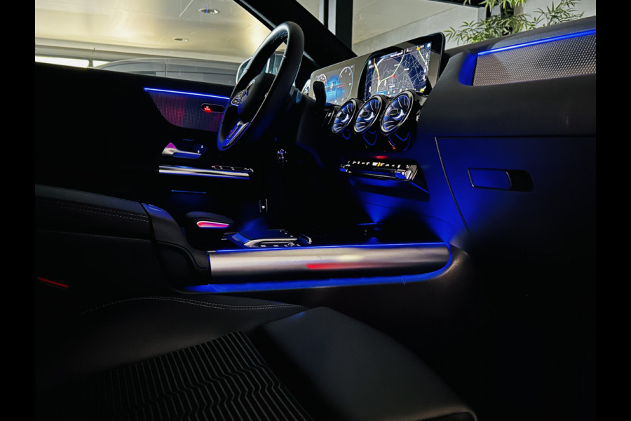 Mercedes-Benz EQA 250 Luxury 67kWh // Camera // Dode Hoek Ass. // D. Glas // Elektrische Achterklep // Sfeerverlichting // Widescreen // Cruise