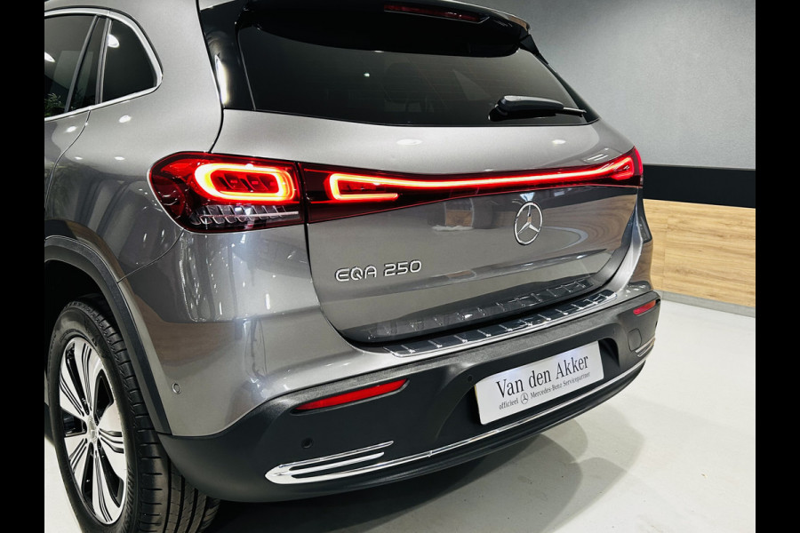 Mercedes-Benz EQA 250 Luxury 67kWh // Camera // Dode Hoek Ass. // D. Glas // Elektrische Achterklep // Sfeerverlichting // Widescreen // Cruise
